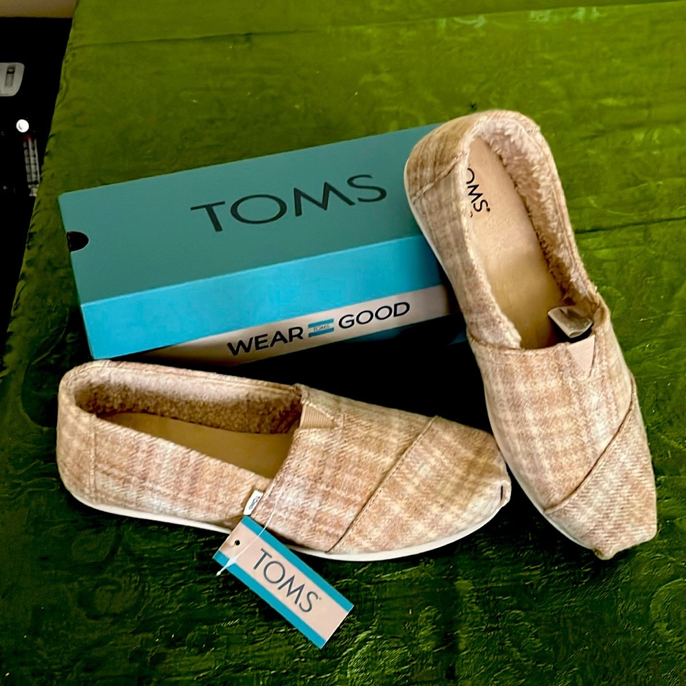 Brand new TOMS ~ Alpartgata Cloudbound shoes